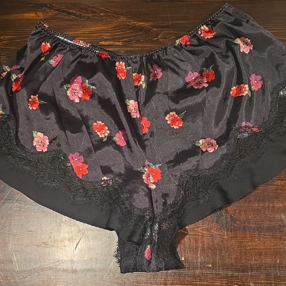 Victoria's Secret Black Floral Satin Lace Trim Tap Shorts Large - Picture 4 of 5